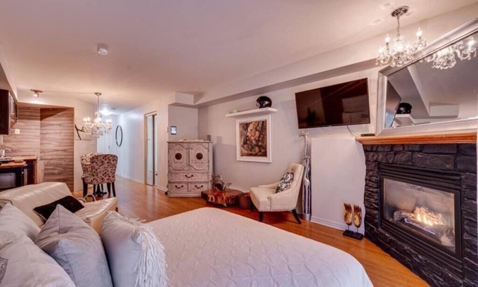 Piedmont Apartment | Cozy Loft in the Heart of St-Sauveur Village!