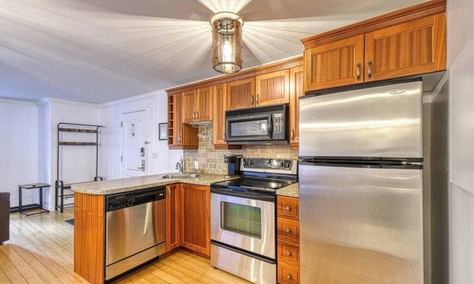 Saint-Sauveur Apartment | Cozy Loft in the Heart of Saint-Sauveur Village