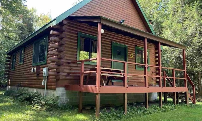 Gould City House | Cozy LOG CABIN in the woods