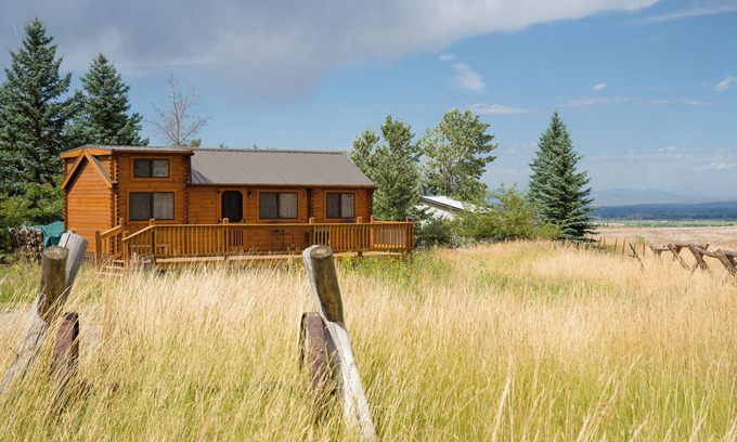 Bozeman Cabin | Cozy Log Cabin, Mountain View, AC, WiFi, 4 mi. to town, 16 minutes from airport.