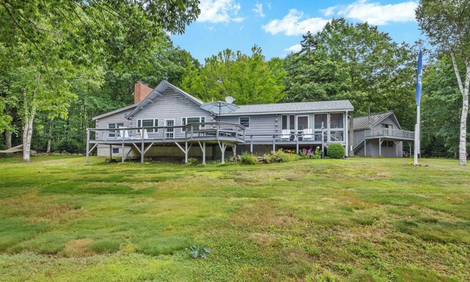 Penobscot Cabin | Cozy log house with waterfront access