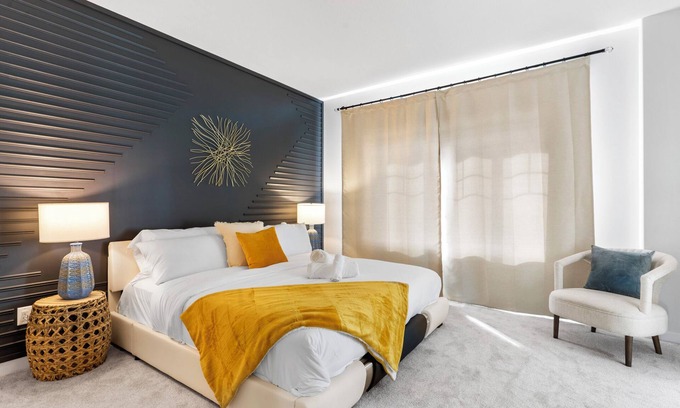 Northwest Edmonton House | Cozy| Luxury|AC| Near West Edmonton Mall |King Bed