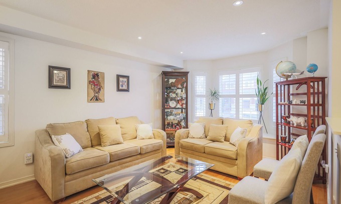 Markham House | Cozy Luxury Home - Monthly & Long Term rentals only offered