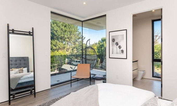 Beverly Grove Villa | Cozy Luxury Hotel Villa - Monthly Rental