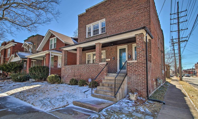 University City Apartment | Cozy Missouri Apartment < 10 Mi to the Arch!