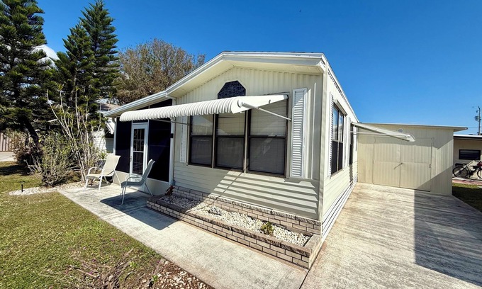 North Fort Myers House | Cozy mobile home in charming North Fort Myers with AC, WiFi