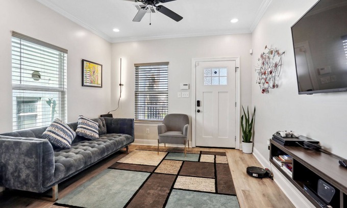 Gert Town House | Cozy modern 3 bed 2 bath condo Uptown near CBD