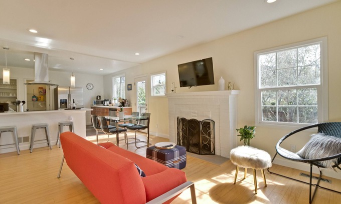 North Central House | Cozy Modern 3B/1B entire house w A/C in San Mateo, California. No pet/smoke
