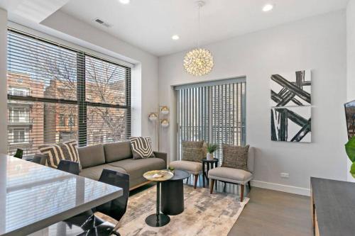 Ukrainian Village Apartment | Cozy & Modern 3BR Apartment - Division 201W 301W REP
