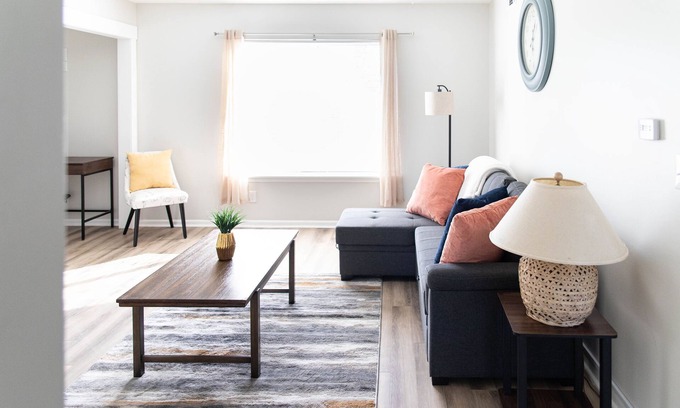 Grand Rapids Apartment | Cozy modern midterm stay/medical discount/fastWiFi