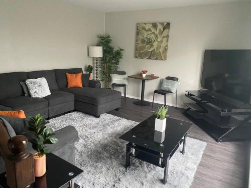 Killeen House | Cozy modern retreat home