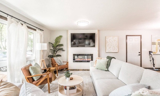 Sioux Falls House | Cozy Modern Spa ~ Family Fun meets Serene Luxury