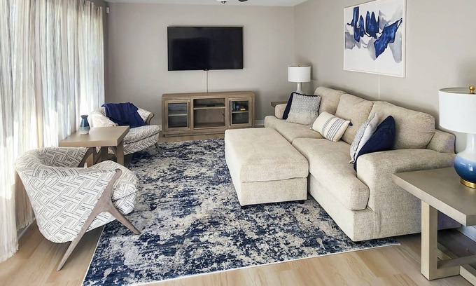 Saylorville House | Cozy, modern stay perfect for families. Fully fenced and private back yard.