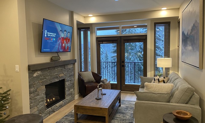 Sun Peaks House | Cozy Modern True Ski-in/Ski-out, Hot Tub, Townhouse