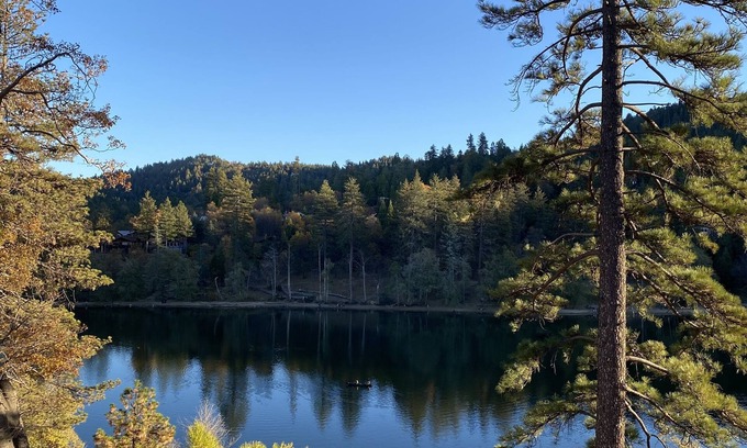 Crestline Apartment | Cozy Mountain Cabin Escape, 7 min to Lake Gregory