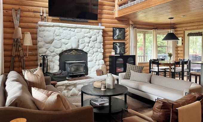 Tollgate Canyon Cabin | Cozy Mountain escape near Park City w/game room, hot tub for the whole family