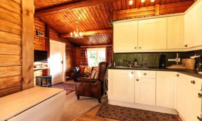 Bronaber Cabin | Cozy Mountain 2 Bed Log Cabin