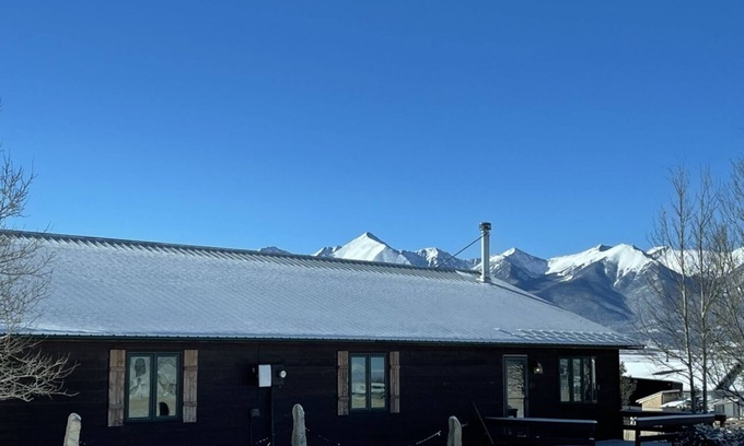Westcliffe House | Cozy mountain retreat with magnificent views of the Sangre de Cristo mountains