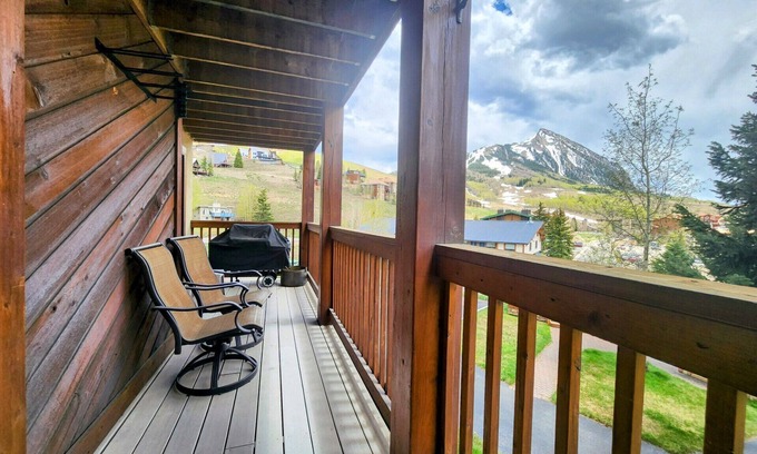 Crested Butte Condo | Cozy Mt. Crested Butte Condo, Walking Distance to Slopes! Hot Tub!