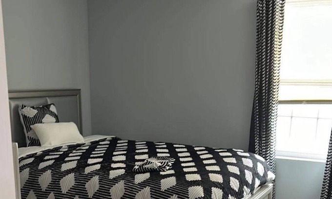 West End Providence Apartment | Cozy new apartment close to downtown and free parking