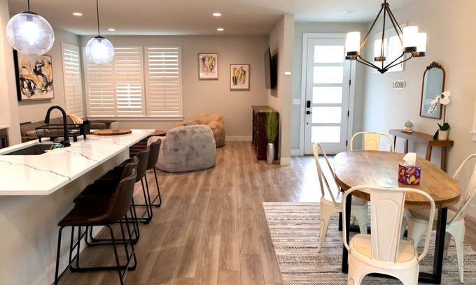 Aurora House | Cozy New Build Home in Aurora!