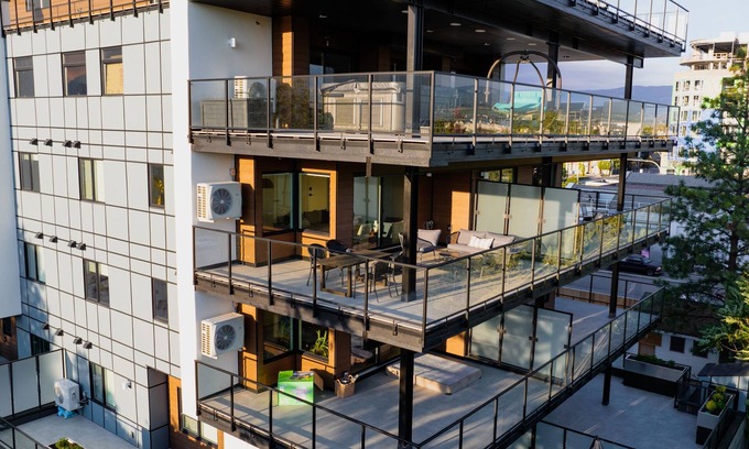South Pandosy Condo | Cozy New Modern Apartment Steps from the Beach!