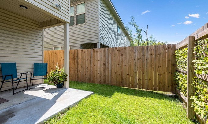 Highlands - Perkins House | Cozy, New & Spacious Townhome Near LSU