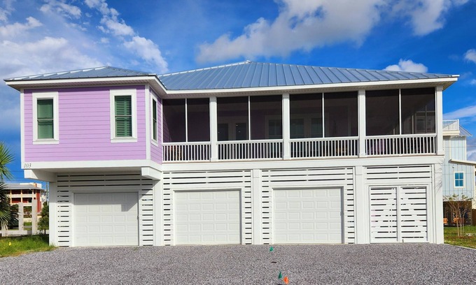 Mexico Beach Apartment | Cozy New Studio Suite on beach block - 7th lot, 1 minute walk to the beach!