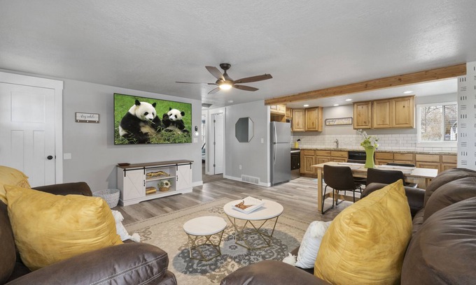 American Fork House | Cozy, newly-remodeled, pet and kid friendly entire home!