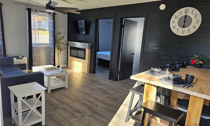 Southern Coast Condo | Cozy Newly Renovated 2-bedroom Condo By The Beach