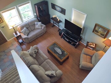 West Irondequoit House | Cozy Newly Renovated Lake House \ Short Walk To Quiet Beach On Lake Ontario