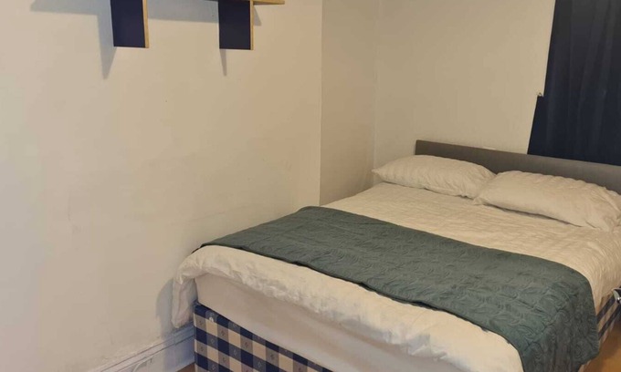 Newport Apartment | Cozy Newport Apartment - 1 bedroom