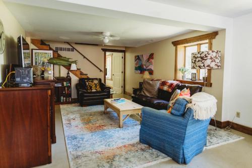 Harbert House | Cozy Oasis by Lake MI with Hot Tub