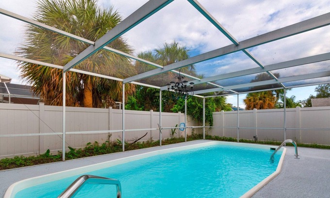 Bay Crest Park House | Cozy Oasis Home with Swimming Pool