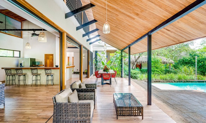 Matapalo House | Cozy oasis with lush yard, private pool, full kitchen & washer/dryer