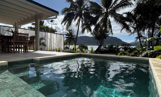 Fitii Villa | Cozy Oceanfront Villa with Private Pool & Stunning Moonrise Views