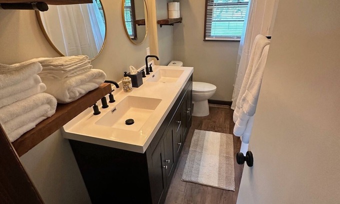 Lawrence House | Cozy on Campus! Keep it simple at this centrally-located place on the KU Campus.