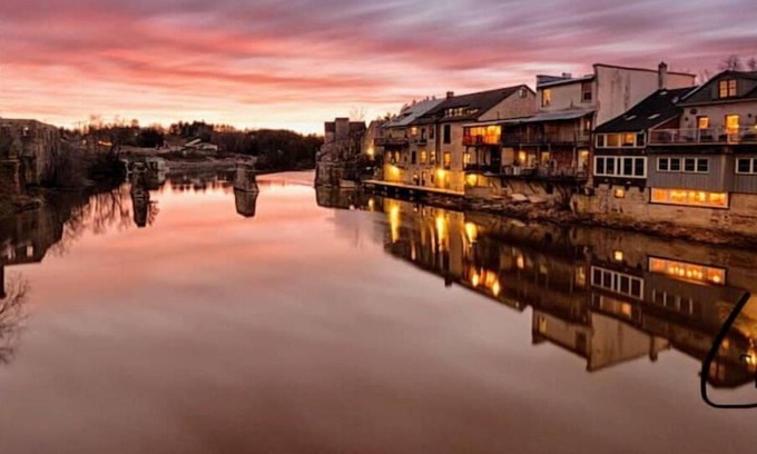 Elora Apartment | Cozy One bedroom apartment a minute walk away from the Elora mill -pet friendly