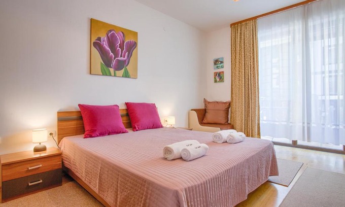 Razlog Apartment | Cozy One-Bedroom apartment with Nature View by Flat Mаnager
