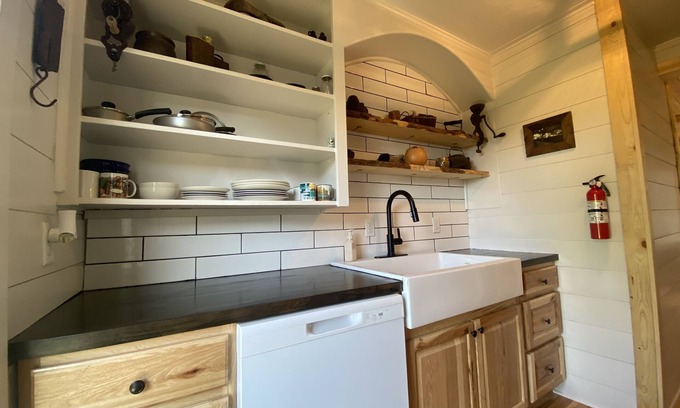Powell House | Cozy one bedroom near Cody 10 miles to heart mountain 70 to Yellowstone