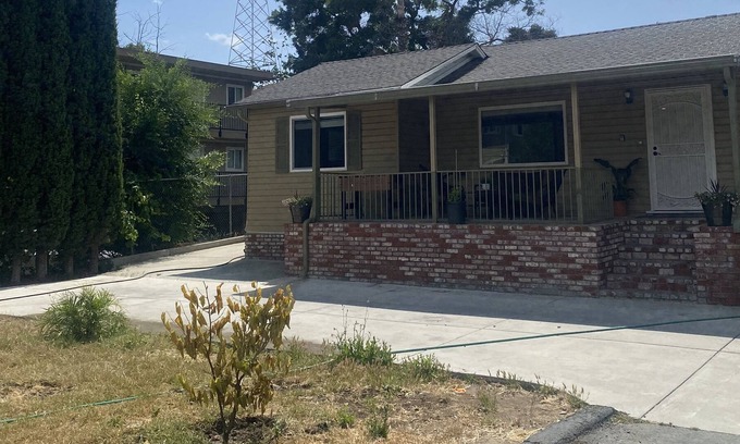 Antioch House | Cozy open view, close to freeway, hospital and shopping center.