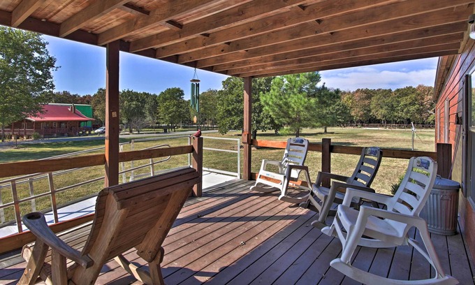 Hulbert House | Cozy Outdoor Escape w/ Porch ~ 1 Mi to Marina