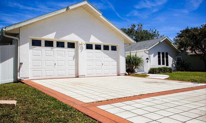 Interchange Square House | Cozy Palm Bay accommodation
