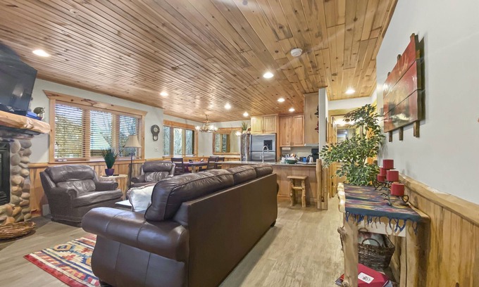 Park City Cabin | Cozy Park City Cabin w/2 Hot Tubs! Mountain Fun Skiing, Hiking,Golf Nearby!