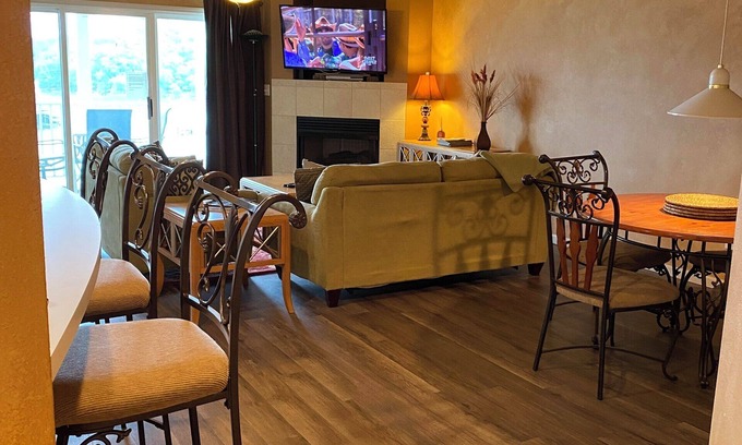 Osage Beach Condo | Cozy Parkview Bay Lakefront Condo, FREE WIFI. New floors, recently updated