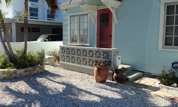 Pass-a-Grille Cottage | Cozy Pass-a-Grille Cottage