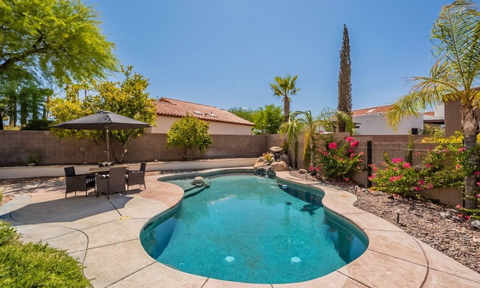 Houghton House | Cozy & Peaceful 3-bedroom house in delightful Eastside Tucson with Pool!