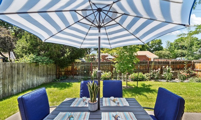 Alta Vista Area House | Cozy Pet & Family-friendly fully fenced beautiful backyard