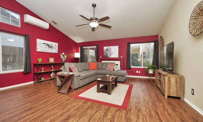 Salida House | Cozy pet friendly home in a tranquil neighborhood
