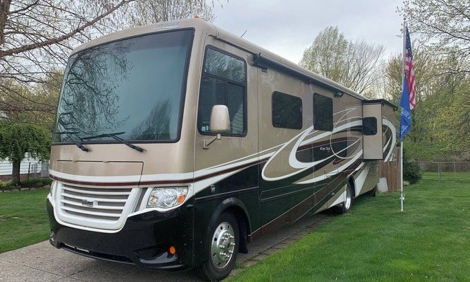 Zephyrhills House | Cozy Pet-Friendly RV with Spectrum TV, WiFi, AC in charming Zephyrhills, Fl